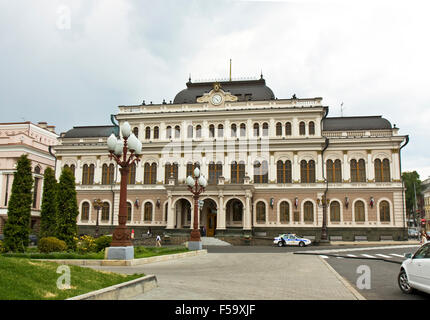 KASAN, Russland - 1. Juni 2013: Gebäude der Stadtverwaltung (Rathaus) am Platz der Freiheit, entstanden im Jahre 1852. Stockfoto