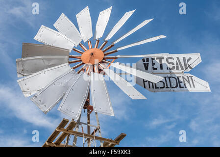 LOERIESFONTEIN, Südafrika - 11. August 2015: Detail von einer historischen Windmühle an der Windmühle-Museum in Loeriefontein in der Ka Stockfoto