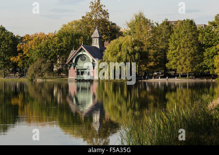 Das Harlem Meer ist ein kleines Gewässer am nördlichen Rand des Central Park in New York City, USA Stockfoto