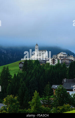 Schöne Dorf von Colle Santa Lucia in den Dolomiten, Italien Stockfoto