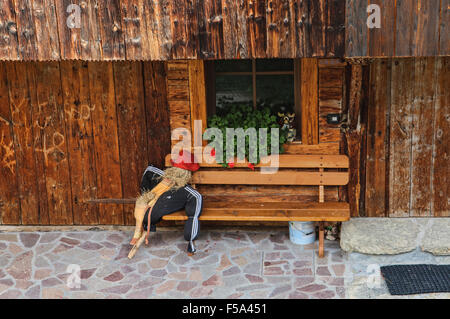 Szene in der Altstadt in Colle Santa Lucia in den Dolomiten, Italien Stockfoto