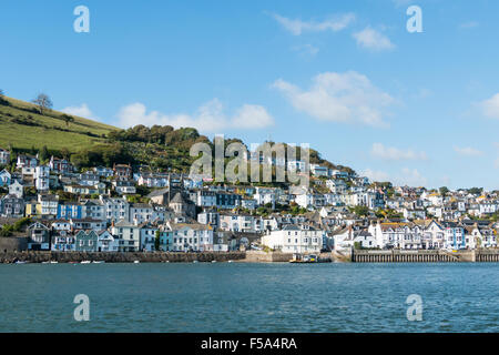 Blick über den Fluss Dart in Richtung der Stadt Dartmouth in Devon, Großbritannien Stockfoto