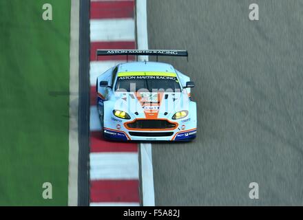 Shanghai, Volksrepublik China. 31. Oktober 2015. N - 97 ASTON MARTIN RACING Vereinigtes Königreich. Aston Martin Vantage V8. Reifen Michelin, Treiber DARREN TURNER (GBR) und JONATHAN ADAM (GBR). Im Zeittraining - GTE Pro und GTE Am Shanghai International Circuit. Bildnachweis: Marcio Machado/ZUMA Draht/Alamy Live-Nachrichten Stockfoto