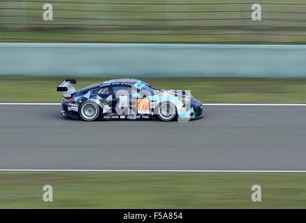 Shanghai, Volksrepublik China. 31. Oktober 2015. N - 77 DEMPSEY - PROTON RACING Deutschland. Reifen Michelin, Fahrer PATRICK DEMPSEY (USA), PATRICK LONG (USA) und MARCO SEEFRIED (DEU). Im Zeittraining - GTE Pro und GTE Am Shanghai International Circuit. Bildnachweis: Marcio Machado/ZUMA Draht/Alamy Live-Nachrichten Stockfoto