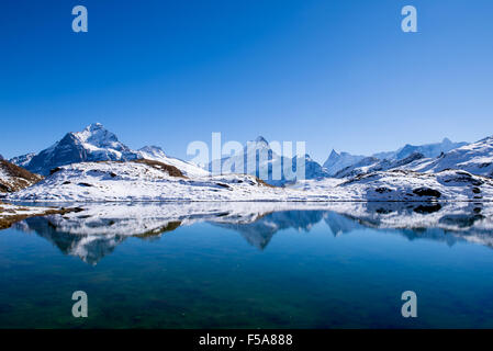 Bachalpsee und den schneebedeckten Gipfeln der Jungfrau Region Grindelwald Schweiz Stockfoto