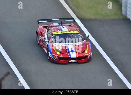 Shanghai, Volksrepublik China. 31. Oktober 2015. N - 83 AF CORSE Italien. Ferrari F458 Italia. Reifen Michelin, Fahrer FRAN'' šOIS PERRODO (FRA), EMMANUEL COLLARD (FRA) und RUI AGUAS (PRT). Im Zeittraining - GTE Pro und GTE Am Shanghai International Circuit. Bildnachweis: Marcio Machado/ZUMA Draht/Alamy Live-Nachrichten Stockfoto