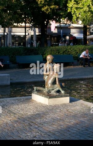 Taucher Schwimmer Statue Denkmal Oslo Kinderpark Stockfoto