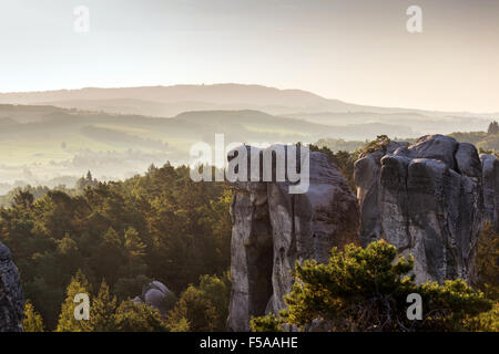 Panoramablick auf Sandstein Felsen in Cesky Raj, Tschechische Paradies, Hruboskalsko, Tschechische Republik Stockfoto