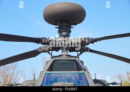 AH-64 Apache Kampfhubschrauber für die Öffnung für Besucher im Marine Hauptquartier Kaohsiung in Taiwan. Am 24. Oktober 2015 Stockfoto