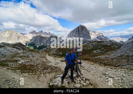 Trekker vom Nuvolau, Dolomiten, Italien Stockfoto