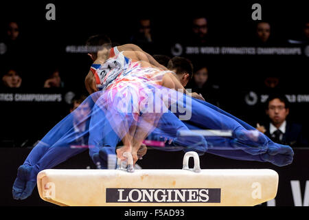 Glasgow, Vereinigtes Königreich. 31. Oktober 2015. MAX WHITLOCK aus dem Vereinigten Königreich gewann die Goldmedaille am Seitpferd Medaille am ersten Tag der Veranstaltung Abschlusswettbewerb der Gymnastik-WM 2015 statt in Glasgow, Vereinigtes Königreich. Bildnachweis: Amy Sanderson/ZUMA Draht/Alamy Live-Nachrichten Stockfoto