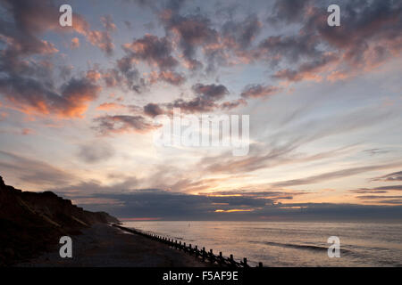 Nach Sonnenuntergang am West Runton beach-Norfolk UK Stockfoto