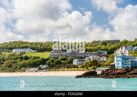 Zeigen Sie am Porthminster Strand von St Ives, gesehen vom Smeatons Pier, Cornwall, England, UK an Stockfoto