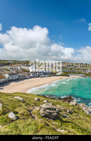 Porthmeor Beach von der Inselhalbinsel aus gesehen, Cornwall, England, Großbritannien Stockfoto