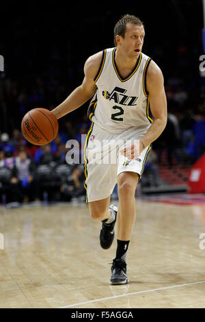 30. Oktober 2015: Utah Jazz weiterleiten Joe Ingles (2) in Aktion während der NBA-Spiel zwischen den Utah Jazz und die Philadelphia 76ers im Wells Fargo Center in Philadelphia, Pennsylvania. Die Utah Jazz gewann 99-71. Christopher Szagola/CSM Stockfoto