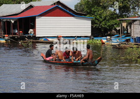 Boot am Fluss Stockfoto