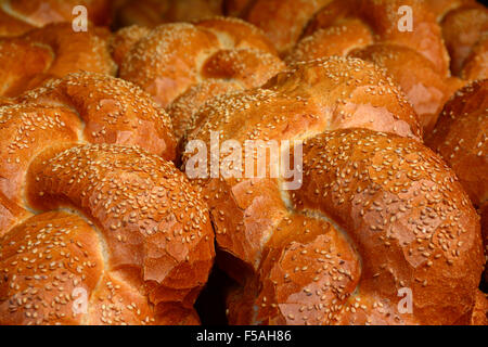 Chala Sesambrötchen hautnah Stockfoto