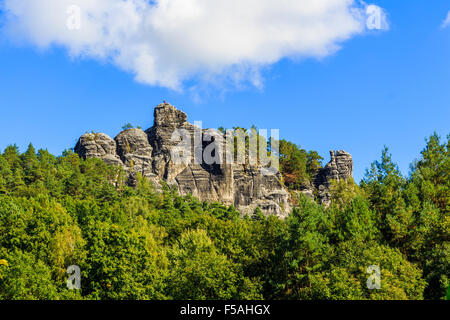 Panorama mit typischen Rock Zinnen an Bastei in Rathen, Sächsische Schweiz Stockfoto