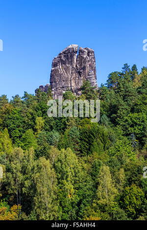 Panorama mit typischen Rock Zinnen an Bastei in Rathen, Sächsische Schweiz Stockfoto