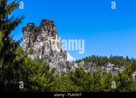 Panorama mit typischen Rock Zinnen an Bastei in Rathen, Sächsische Schweiz Stockfoto