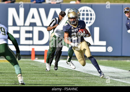 Annapolis, Maryland, USA. 31. Oktober 2015. Navy Midshipmen Runningback DISHAN ROMINE (28) trägt den Ball für einen langen Gewinn während der amerikanischen Athletic Conference-Fußballspiel im Navy Marine Corps Memorial Stadium. Marine schlagen Südflorida 29-17. Credit: Ken Inness/ZUMA Draht/Alamy Live-Nachrichten Stockfoto