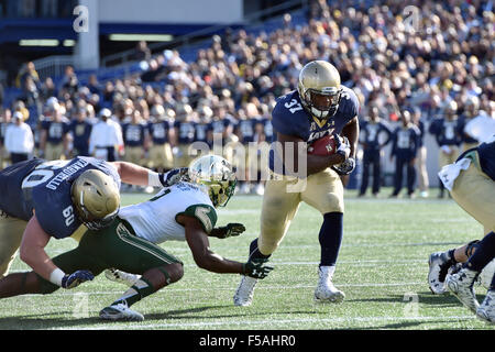 Annapolis, Maryland, USA. 31. Oktober 2015. Navy Midshipmen Verteidiger CHRIS SWAIN (37) trägt den Ball während des amerikanischen Athletic Conference-Fußball-Spiels am Navy Marine Corps Memorial Stadium. Marine schlagen Südflorida 29-17. Credit: Ken Inness/ZUMA Draht/Alamy Live-Nachrichten Stockfoto