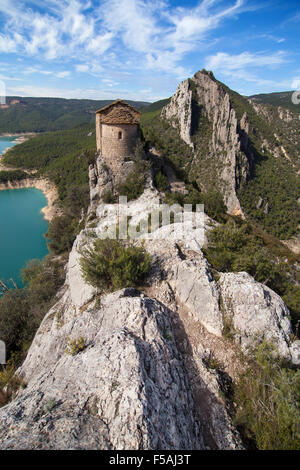 Einsiedelei von La Pertusa auf den Kamm der Montsec in La Noguera, Lleida, Katalonien. Stockfoto