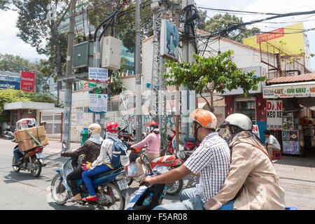 Roller und Motorradfahrer in Ho-Chi-Minh-Stadt-Zentrum, Vietnam, Asien Stockfoto