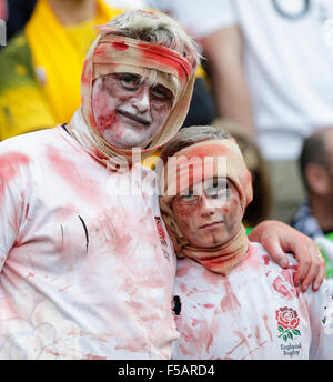 Twickenham, London, UK. 31. Oktober 2015. Rugby World Cup-Finale. Neuseeland gegen Australien. England-Fans auf der Suche nach ihrer enttäuschenden Kampagne blutigen © Action Plus Sport/Alamy Live News Stockfoto