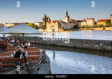 Restaurant Garten Kampa auf der Moldau, Prag, Tschechische Republik, Europa Stockfoto