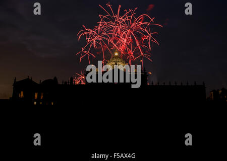 Castle Howard, York, UK. 31. Oktober 2015. Größte Feuerwerk North Yorkshires, Kaboom, fand am Halloween mit einem Feuerwerk Film Thema koordiniert. Über 10.000 Menschen besuchten die Veranstaltung. Bildnachweis: Bailey-Cooper Fotografie/Alamy Live-Nachrichten. Stockfoto