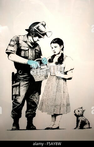 Banksy Kunstwerk auf dem Display an Outpost, Kunst aus der Straßen-Ausstellung auf Cockatoo Island in Sydney, Australien. Stockfoto