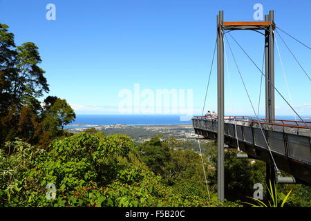 Wald Sky Pier bei Sealy Lookout bietet wunderbare Ausblicke über Coffs Harbour und die Pazifik-Küste in New South Wales, Australien. Stockfoto