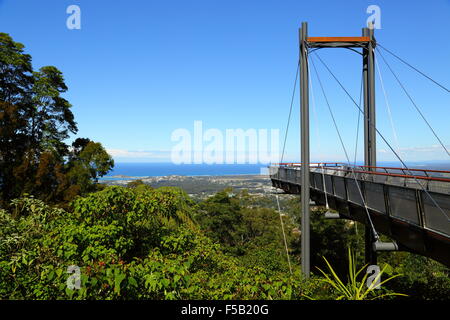 Wald Sky Pier bei Sealy Lookout bietet wunderbare Ausblicke über Coffs Harbour und die Pazifik-Küste in New South Wales, Australien. Stockfoto