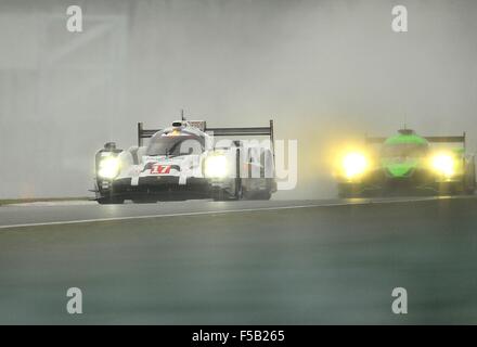 1. November 2015 - Shanghai, Volksrepublik China - N - 17 PORSCHE TEAM Deutschland. Porsche 919 Hybrid. Reifen Michelin, Fahrer TIMO BERNHARD (DEU), MARK WEBBER (AUS) und BRENDON HARTLEY (NZL). LE-MANS-PROTOTYPEN 1. Während den 6 Stunden von Shanghai in Shanghai International Circuit. © Marcio Machado/ZUMA Draht/Alamy Live-Nachrichten Stockfoto