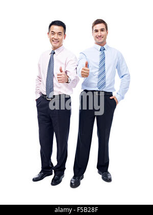 asiatische und kaukasischen Geschäftsleute die Daumen-Up Anzeichen Stockfoto
