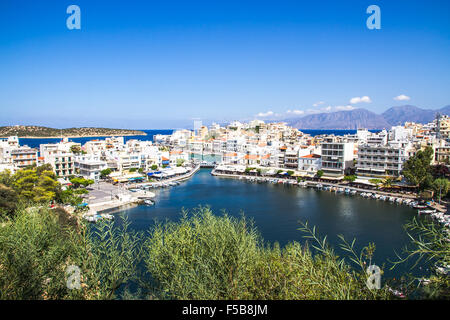 Panorama von Agios Nikolaos See Überlieferung, Crete, Griechenland Stockfoto