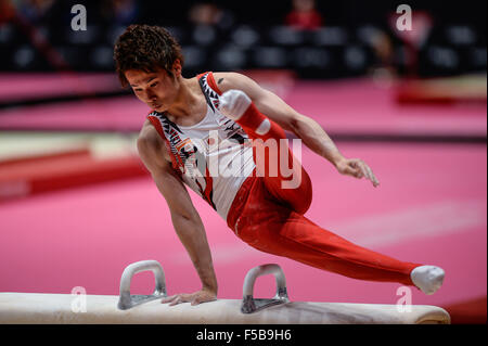 Glasgow, Vereinigtes Königreich. 30. Oktober 2015. KAYA KAZUMA aus Japan konkurriert am Pauschenpferd, während die Männer Mehrkampf-Finale der 2015 Gymnastik-Weltmeisterschaften statt in Glasgow, Vereinigtes Königreich. © Amy Sanderson/ZUMA Draht/Alamy Live-Nachrichten Stockfoto