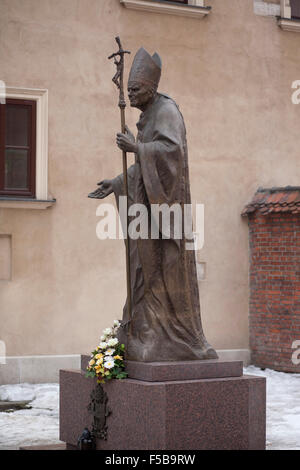 Statue von Papst Johannes-Paul II in Warschau, Polen Stockfoto