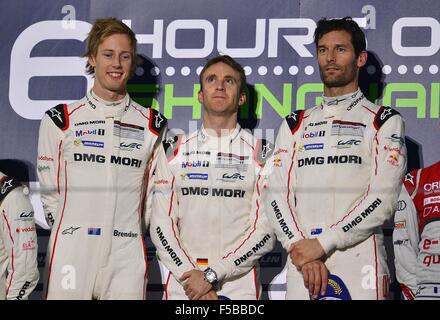 1. November 2015 - Shanghai, Volksrepublik China - N - 17 PORSCHE TEAM Deutschland. Porsche 919 Hybrid. Reifen Michelin, Fahrer TIMO BERNHARD (DEU), MARK WEBBER (AUS) und BRENDON HARTLEY (NZL). LE MANS Prototyp 1, Sieger von den 6 Stunden von Shanghai am Shanghai International Circuit. (Kredit-Bild: © Marcio Machado über ZUMA Draht) Stockfoto