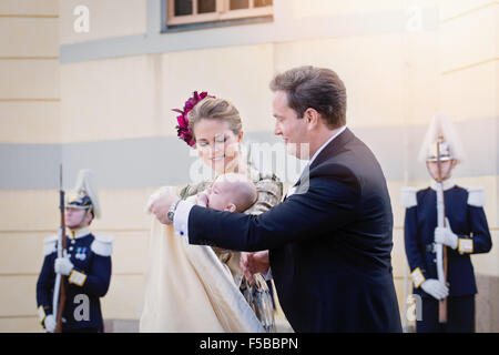 Königliche Taufe in Schweden Oktober 2015 - Prinzessin Madeleine von Schweden, Prinz Nicolas und Ehemann Chris O'Neill Stockfoto