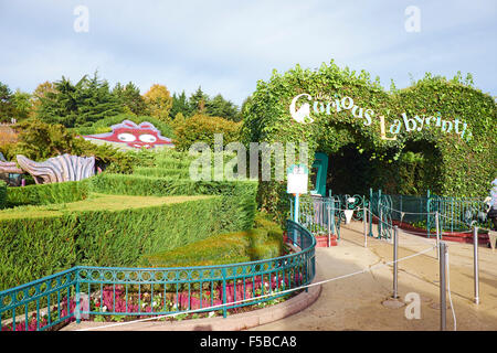 Eingang zum Alice es Curious Labyrinth im Fantasyland Disneyland Paris Marne-la-Vallée Chessy Frankreich Stockfoto