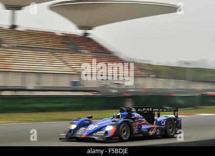 1. November 2015 - Shanghai, Volksrepublik China - N - 36 SIGNATECH ALPINE Frankreich. Alpine A450B - Nissan. Reifen Dunlop, Fahrer NELSON PANCIATICI (FRA), PAUL-LOUP CHATIN (FRA) und TOM DILLMANN (FRA). LE MANS PROTOTYP 2. Während den 6 Stunden von Shanghai in Shanghai International Circuit. (Kredit-Bild: © Marcio Machado über ZUMA Draht) Stockfoto