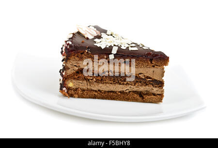 Schokoladenkuchen-Slice auf weiße Schale isoliert Stockfoto