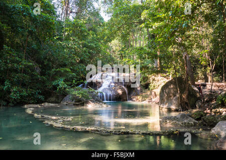 Wasserfall im Erawan National Park, Provinz Kanchanaburi, Thailand Stockfoto