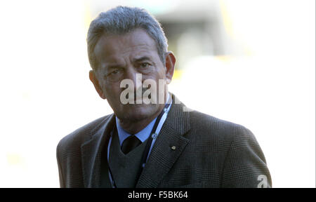 Udine, Italien. 1. November 2015. Carlo Rossi Sassuolo Präsident sieht in der italienischen Serie A-Fußballspiel zwischen Udinese Calcio V Sassuolo Calcio im Friaul-Stadion am 1. November 2015 in Udine. Bildnachweis: Andrea Spinelli/Alamy Live-Nachrichten Stockfoto