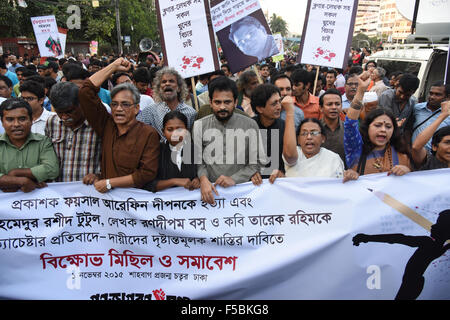 Dhaka, Bangladesch. 1. November 2015. Ganajagaran Manchas Proteste Demonstration gegen Angriffe auf Schriftsteller und Verleger bei Shahbagh in Dhaka, Bangladesch. Anderen Organisation Aktivisten protestieren am 1. November 2015 Demonstration gegen Angriffe auf weltliche Schriftsteller und Verleger in Dhaka, Bangladesch. Am 1. November 2015-Credit: Mamunur Rashid/Alamy Live-Nachrichten Stockfoto