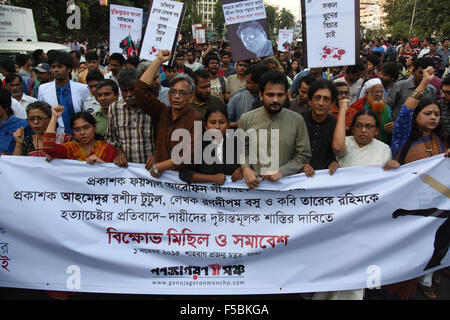 Dhaka, Bangladesch. 1. November 2015. Ganajagaran Manchas Proteste Demonstration gegen Angriffe auf Schriftsteller und Verleger bei Shahbagh in Dhaka, Bangladesch. Anderen Organisation Aktivisten protestieren am 1. November 2015 Demonstration gegen Angriffe auf weltliche Schriftsteller und Verleger in Dhaka, Bangladesch. Am 1. November 2015-Credit: Mamunur Rashid/Alamy Live-Nachrichten Stockfoto