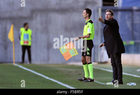 Udine, Italien. 1. November 2015. Sassuolo Cheftrainer Eusebio Di Francesco Gesten während der italienischen Serie ein TIM Fußballspiel zwischen Udinese Calcio und Sassuolo im Friaul-Stadion am 1. November 2015. Foto Simone Ferraro / Alamy Live News Stockfoto