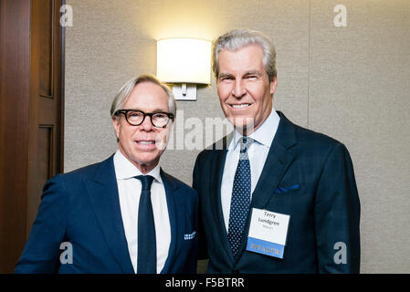 Beste Freunde Terry Lundgren und Tommy Hilfiger Stockfoto